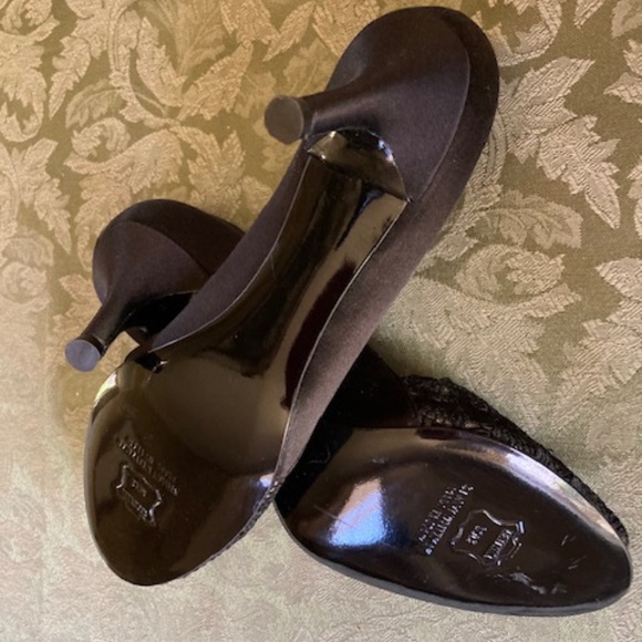 Stuart Weitzman Black Satin and lace Pumps - Picture 5 of 6